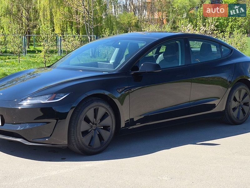Седан Tesla Model 3 2024 в Ивано-Франковске