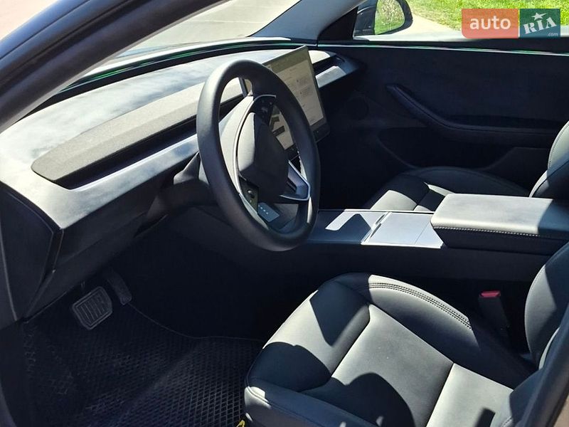 Седан Tesla Model 3 2024 в Ивано-Франковске