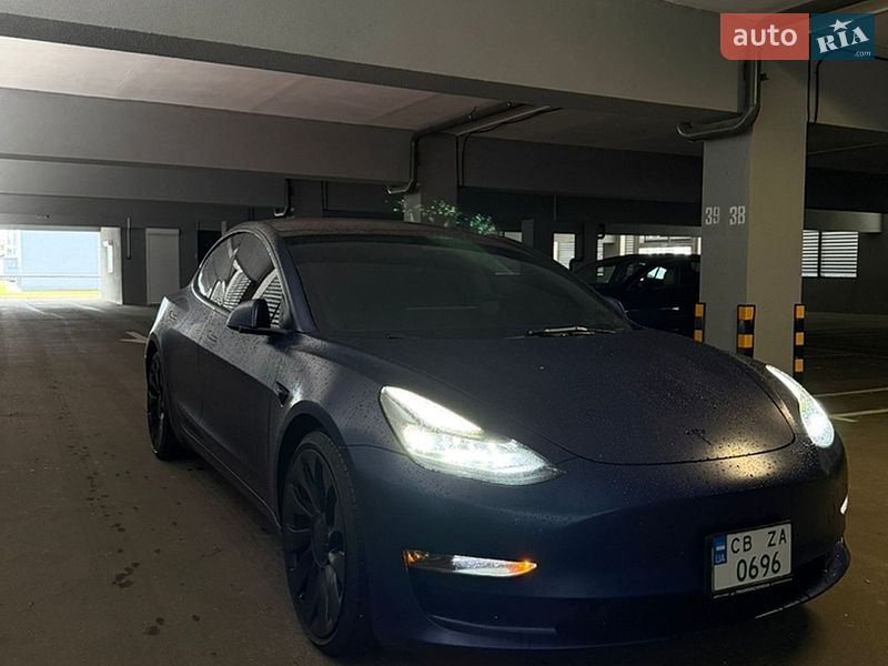 Седан Tesla Model 3 2022 в Чернигове