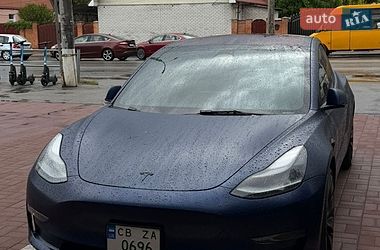 Седан Tesla Model 3 2022 в Чернигове