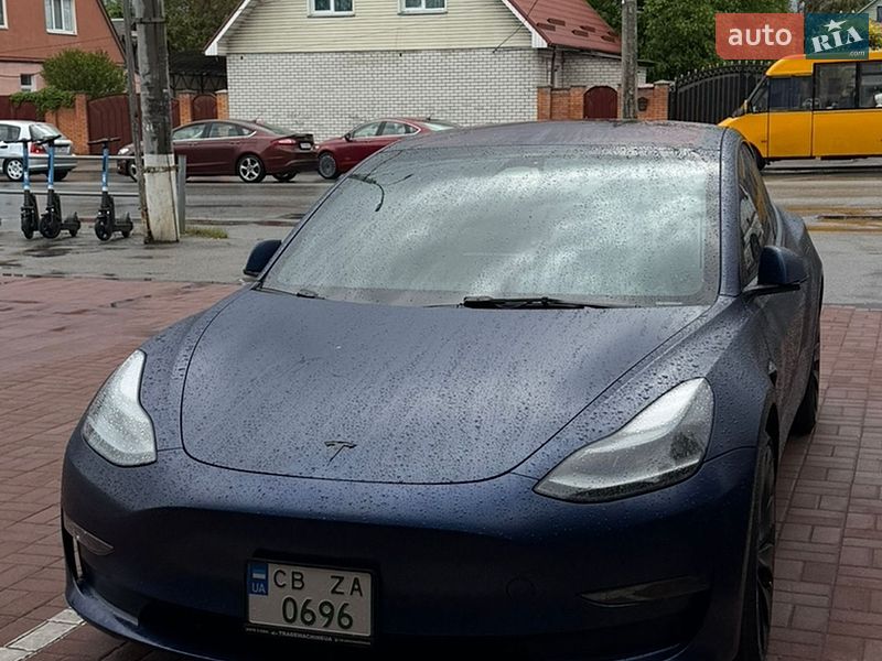 Седан Tesla Model 3 2022 в Чернигове
