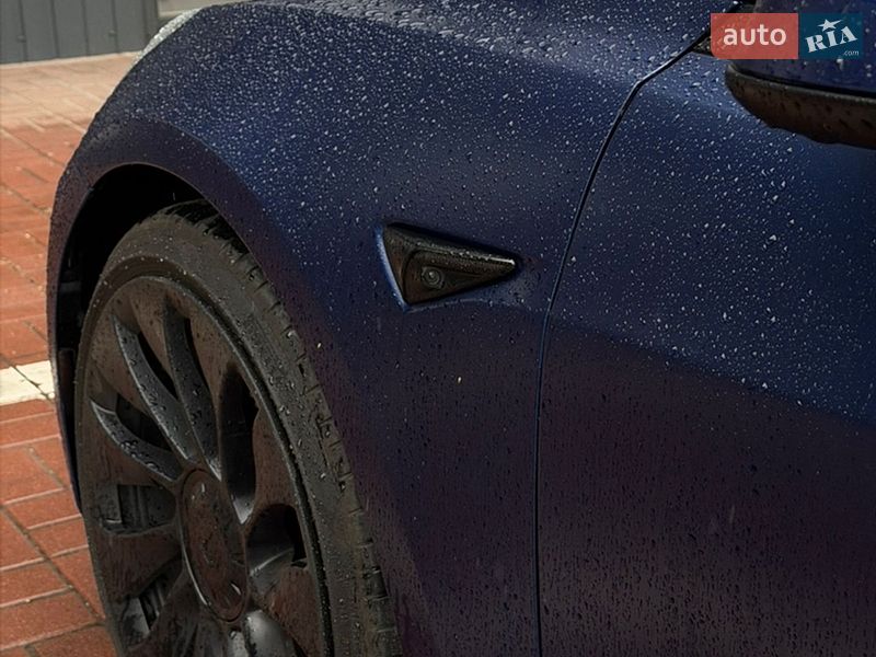 Седан Tesla Model 3 2022 в Чернигове