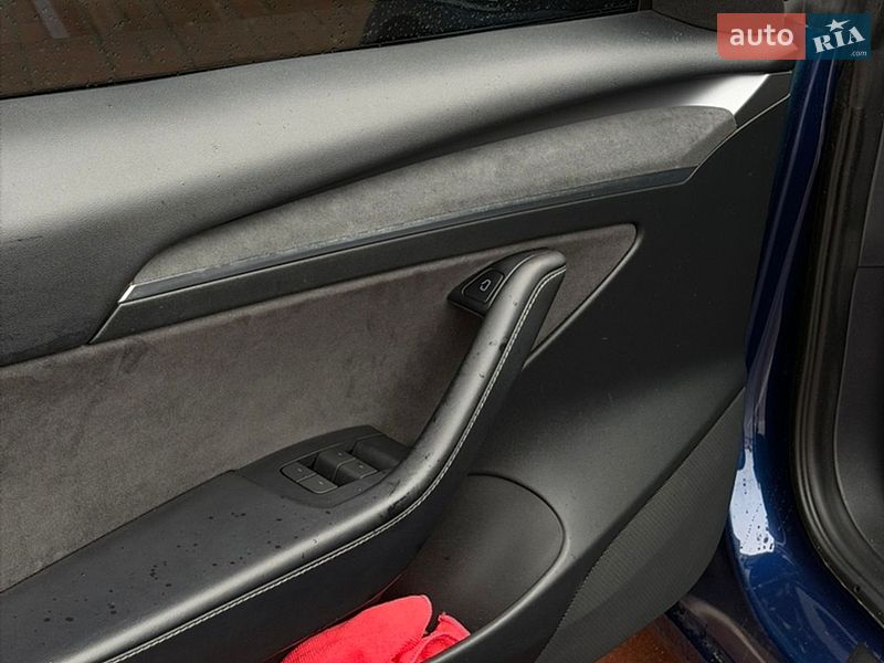 Седан Tesla Model 3 2022 в Чернигове