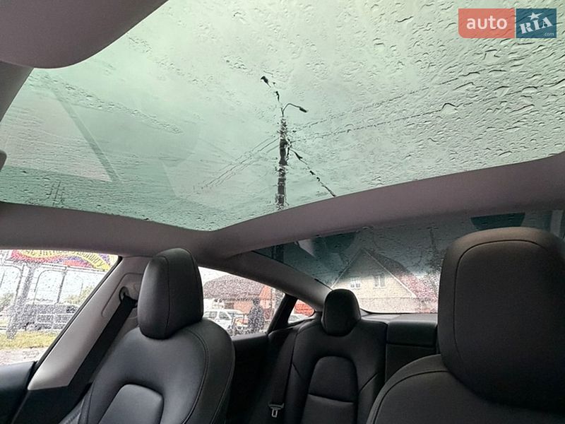 Седан Tesla Model 3 2022 в Чернигове