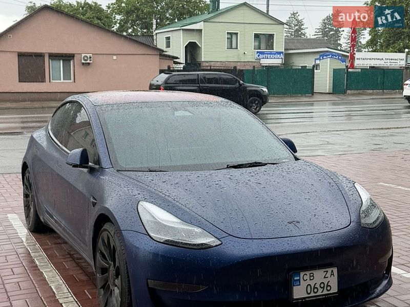 Седан Tesla Model 3 2022 в Чернигове