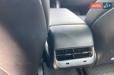 Седан Tesla Model 3 2019 в Львове