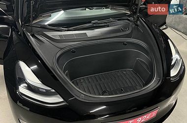 Седан Tesla Model 3 2023 в Києві