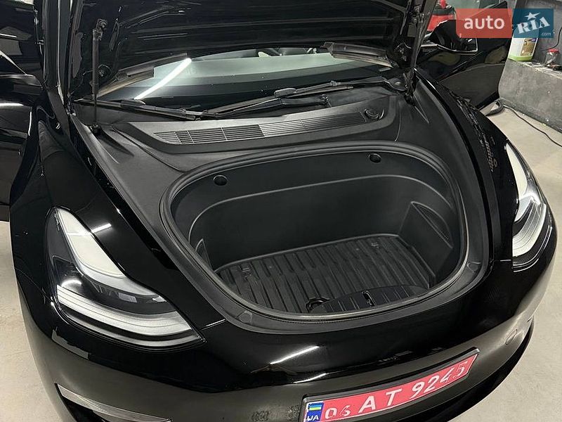 Седан Tesla Model 3 2023 в Києві