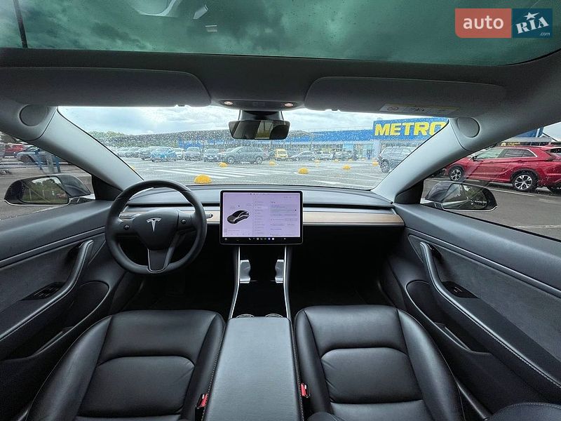 Седан Tesla Model 3 2019 в Киеве