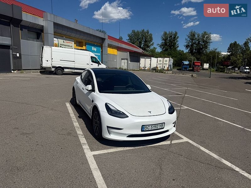 Седан Tesla Model 3 2021 в Львові