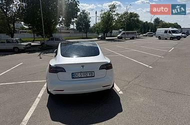 Седан Tesla Model 3 2021 в Львові
