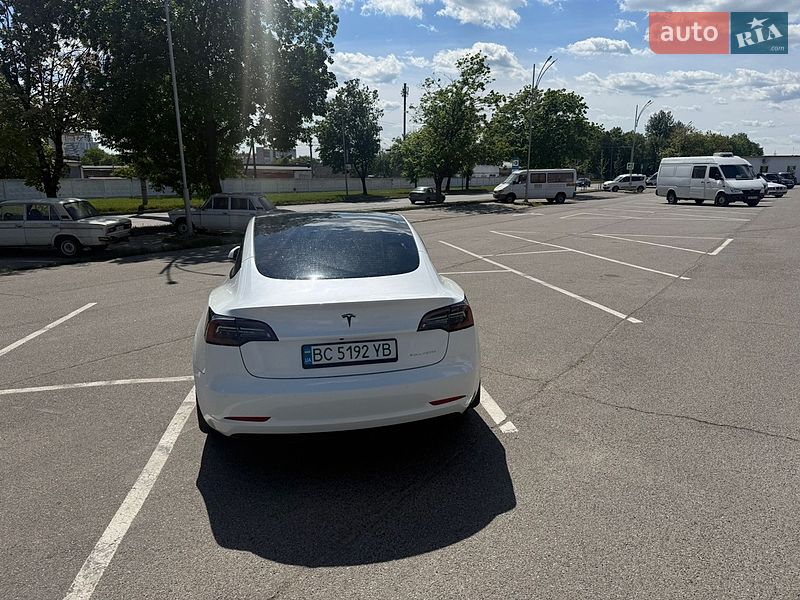 Седан Tesla Model 3 2021 в Львові