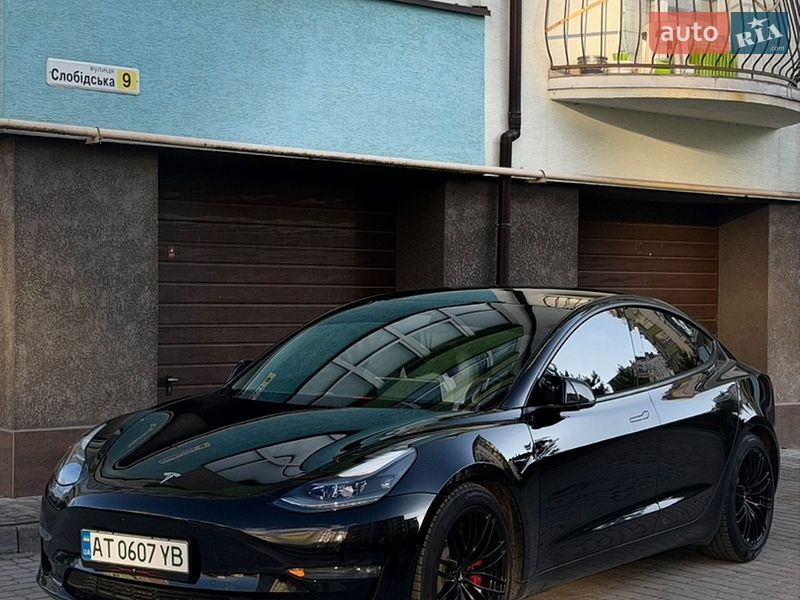 Седан Tesla Model 3 2021 в Івано-Франківську