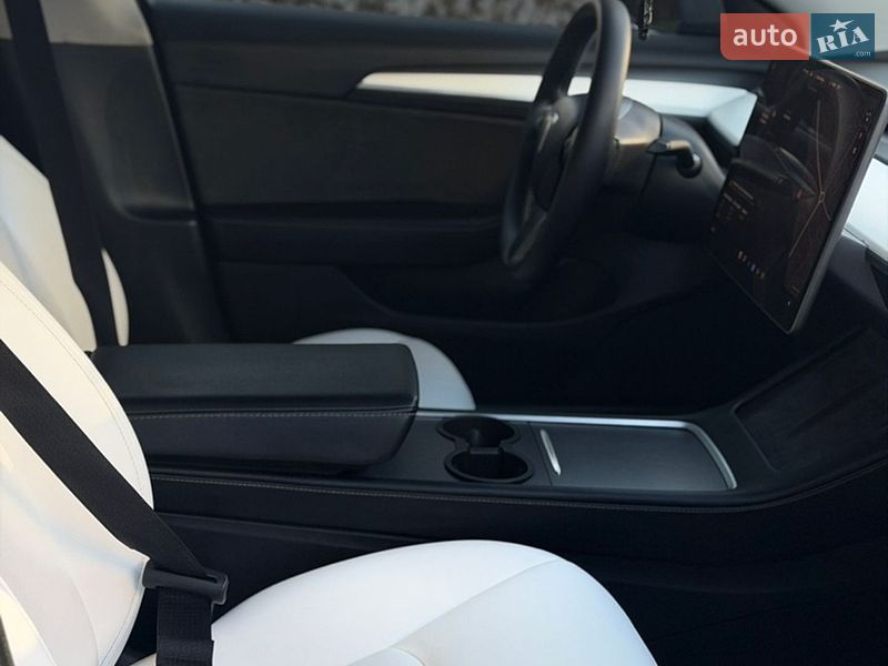 Седан Tesla Model 3 2021 в Івано-Франківську