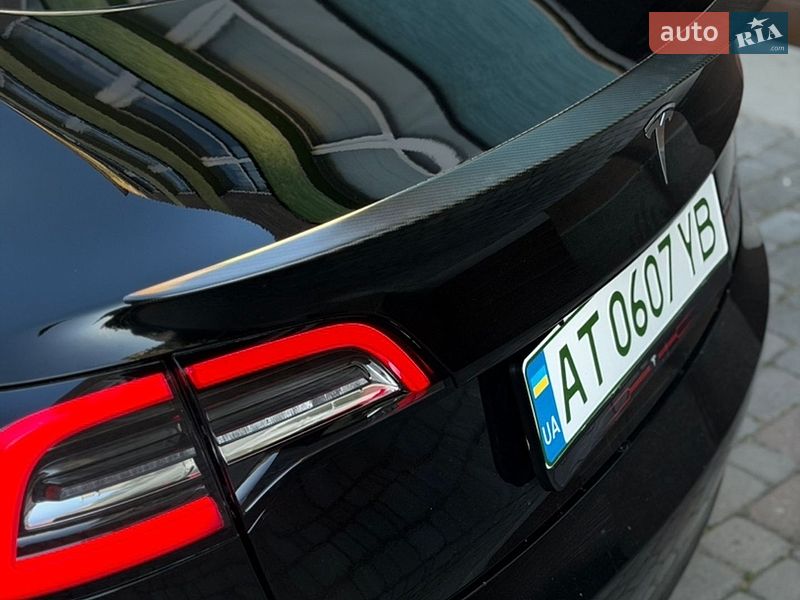 Седан Tesla Model 3 2021 в Івано-Франківську