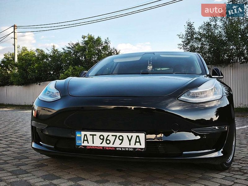 Седан Tesla Model 3 2020 в Ивано-Франковске