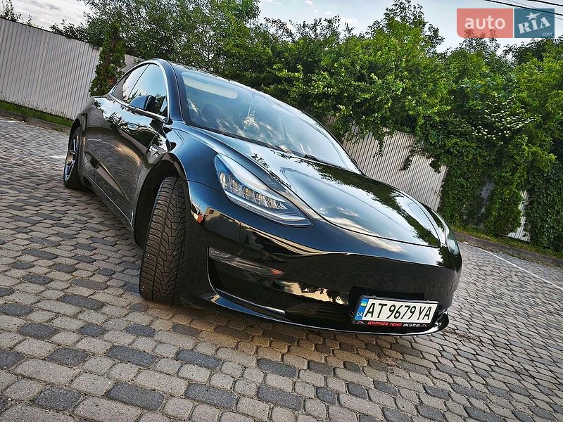 Седан Tesla Model 3 2020 в Ивано-Франковске