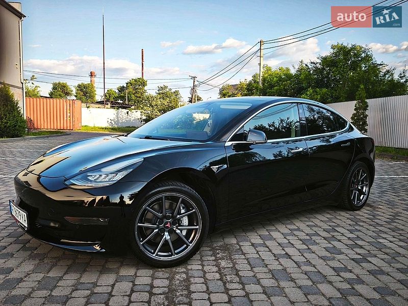 Седан Tesla Model 3 2020 в Ивано-Франковске