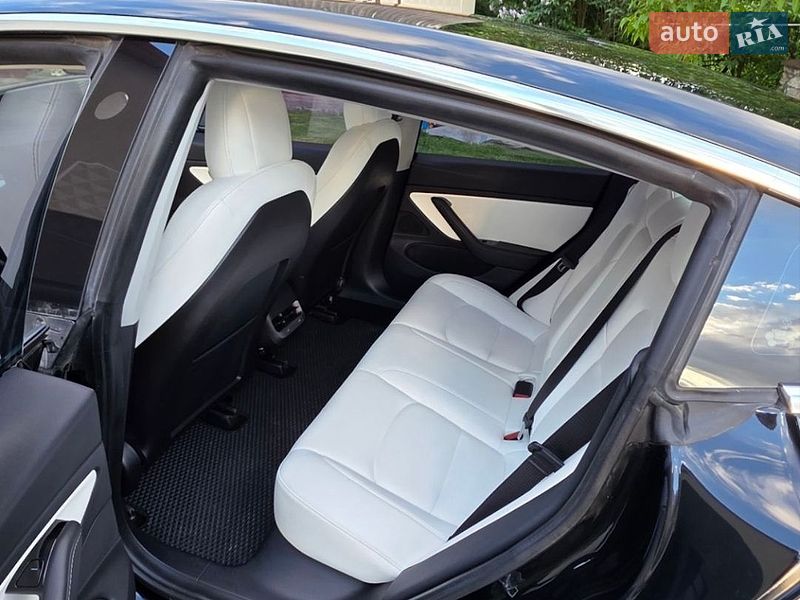 Седан Tesla Model 3 2019 в Тернополі
