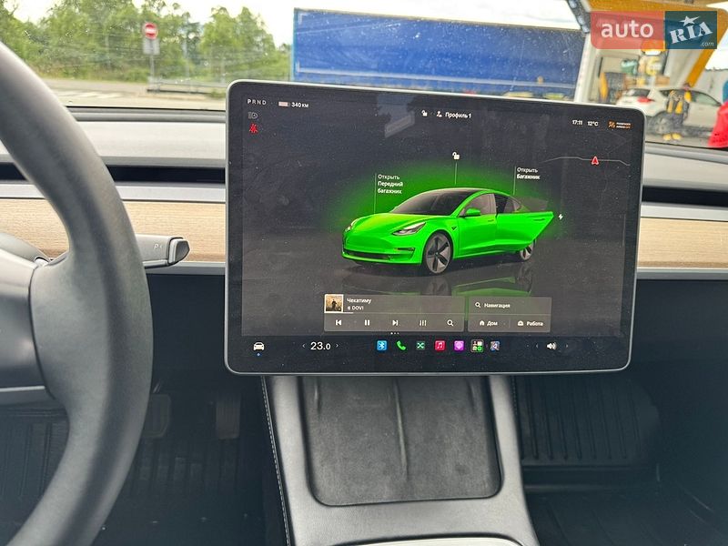 Седан Tesla Model 3 2023 в Долині