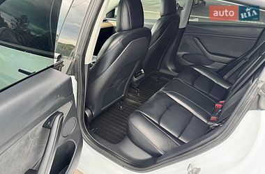 Седан Tesla Model 3 2023 в Долині