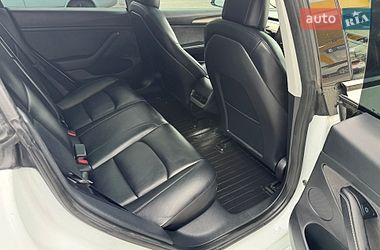 Седан Tesla Model 3 2023 в Долині