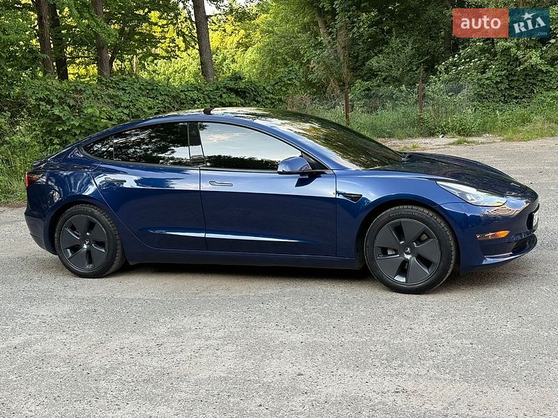 Седан Tesla Model 3 2022 в Львові