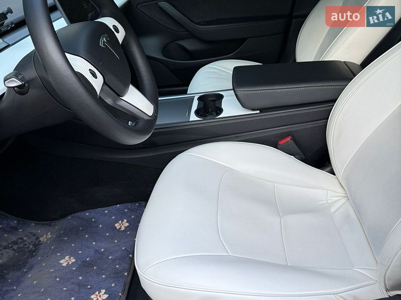 Седан Tesla Model 3 2022 в Львові