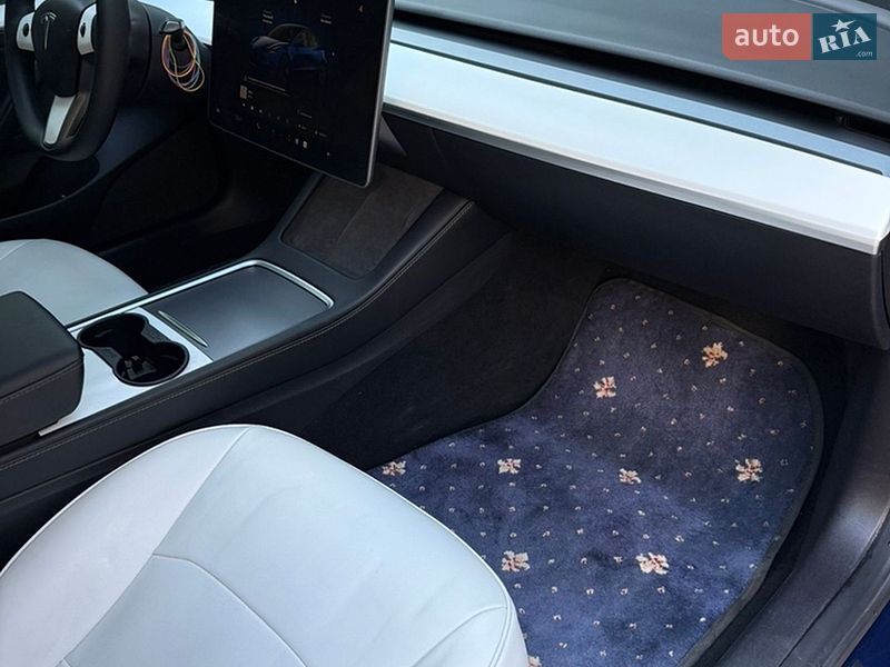 Седан Tesla Model 3 2022 в Львові