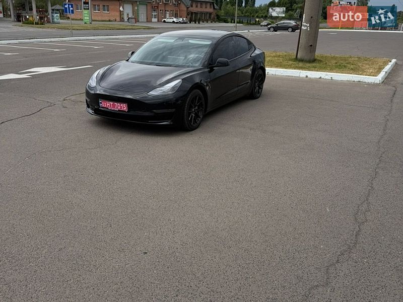 Седан Tesla Model 3 2022 в Луцьку