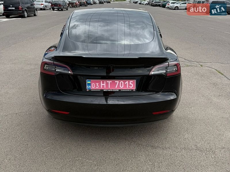 Седан Tesla Model 3 2022 в Луцьку
