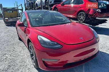 Седан Tesla Model 3 2023 в Черновцах