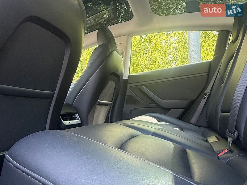 Седан Tesla Model 3 2020 в Києві