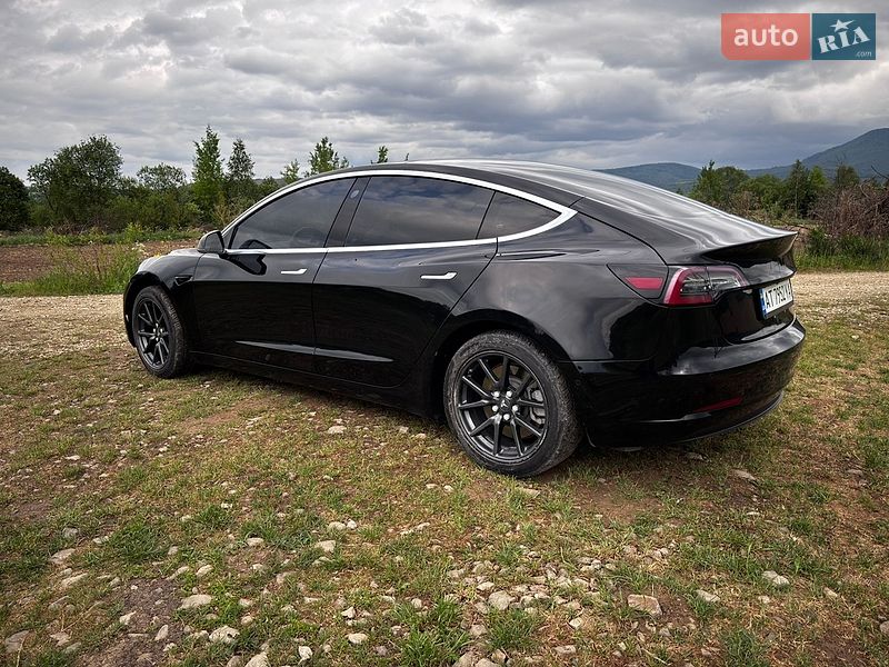 Седан Tesla Model 3 2018 в Долине
