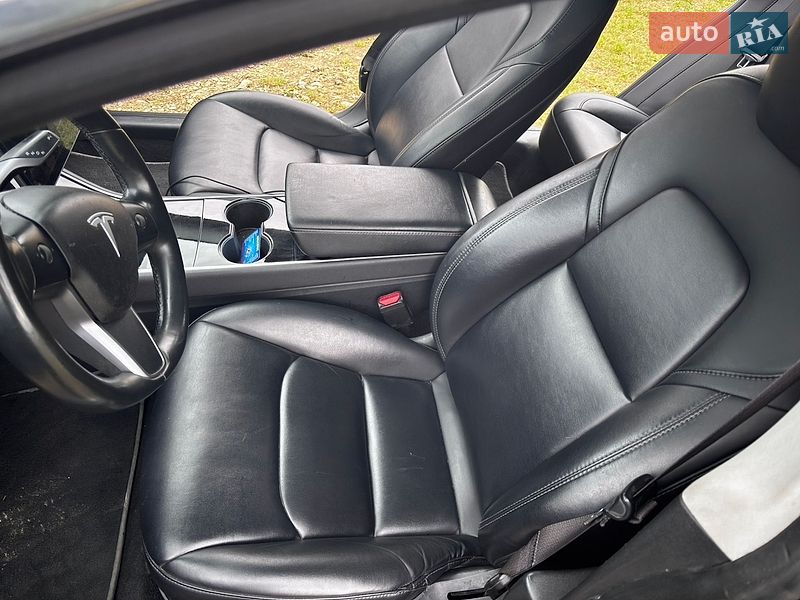 Седан Tesla Model 3 2018 в Долине