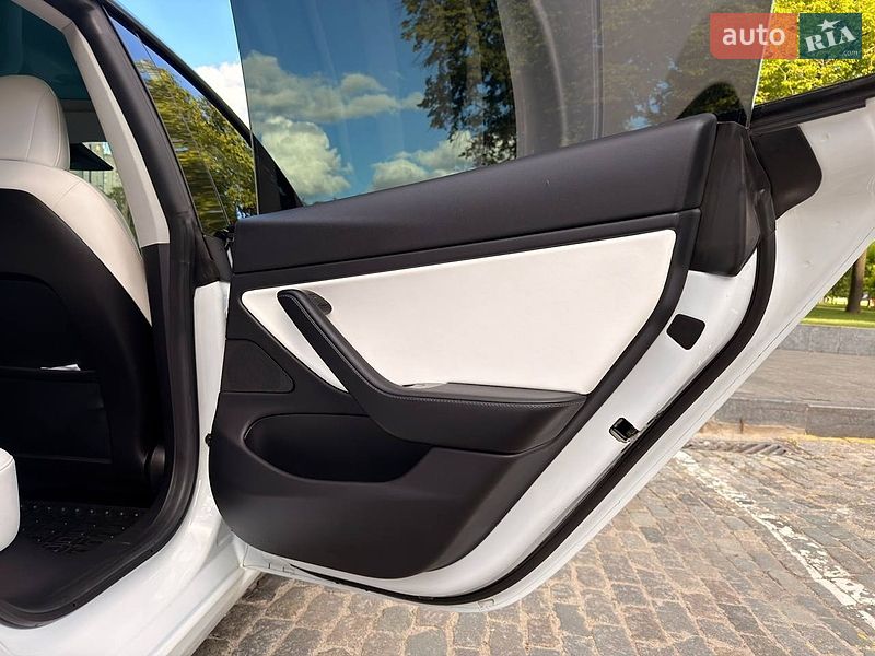 Седан Tesla Model 3 2019 в Харькове