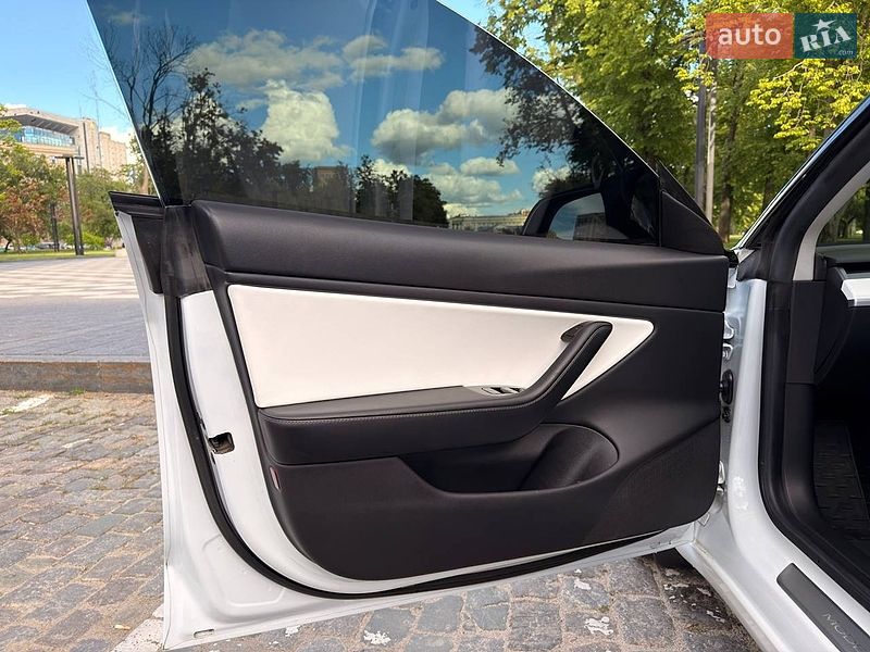Седан Tesla Model 3 2019 в Харькове