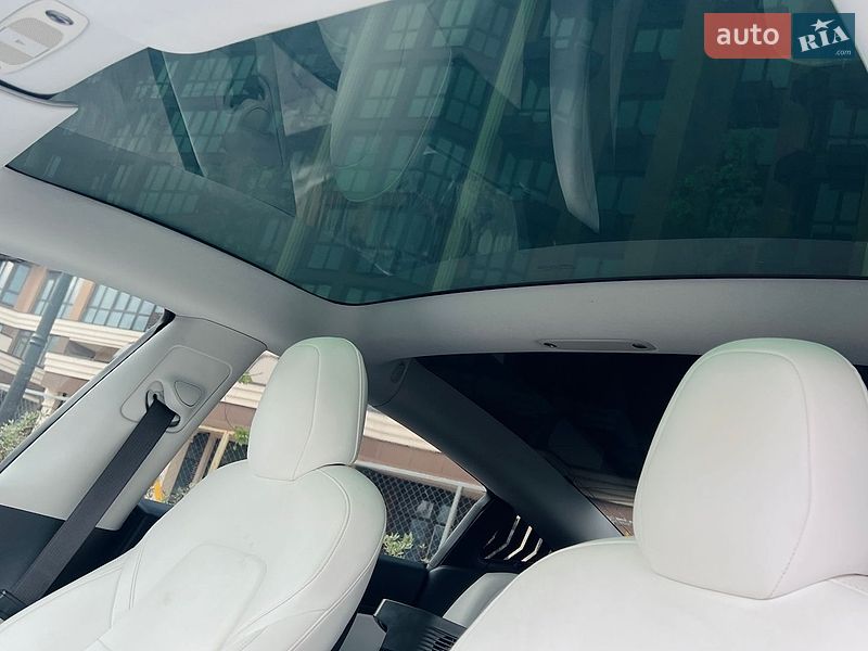 Седан Tesla Model 3 2018 в Киеве
