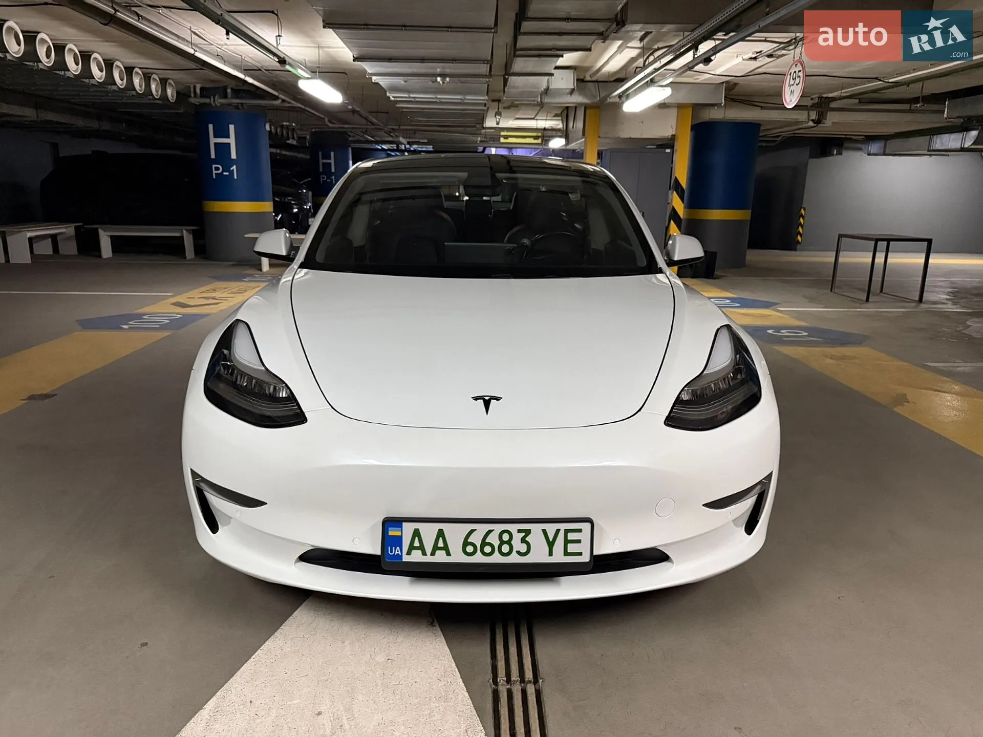 2018 Tesla Model 3 - фото 1