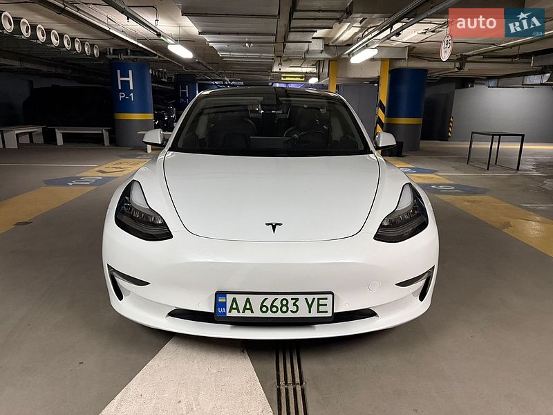Седан Tesla Model 3 2018 в Києві