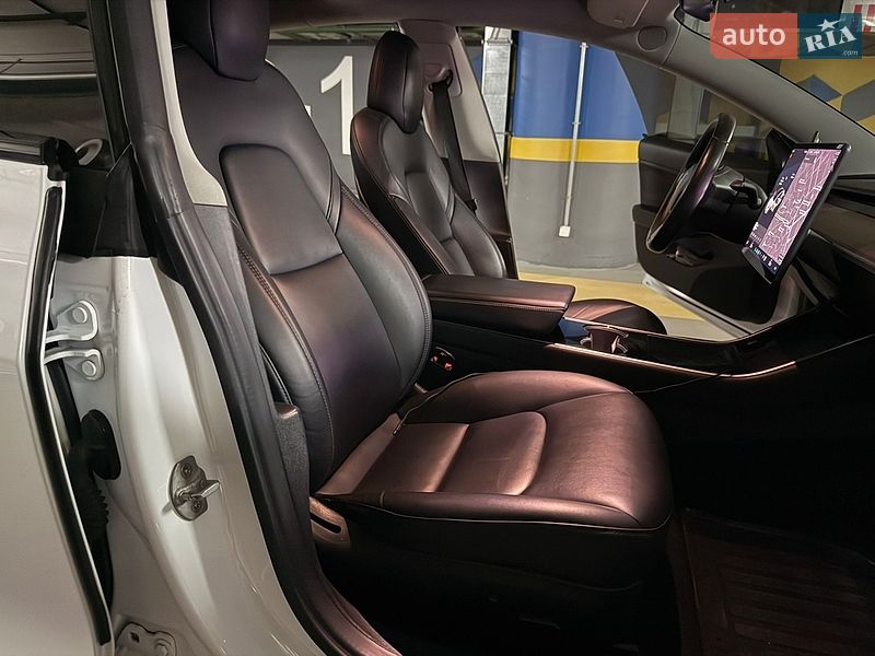 Седан Tesla Model 3 2018 в Києві