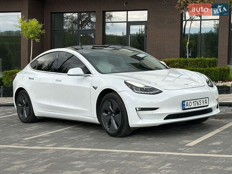 Седан Tesla Model 3 2019 в Ужгороде