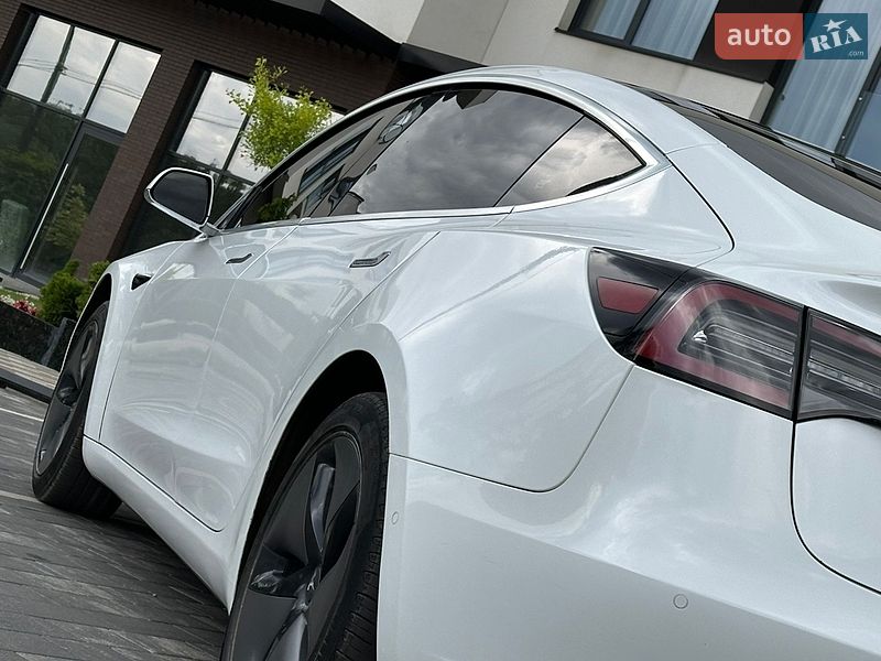 Седан Tesla Model 3 2019 в Ужгороде