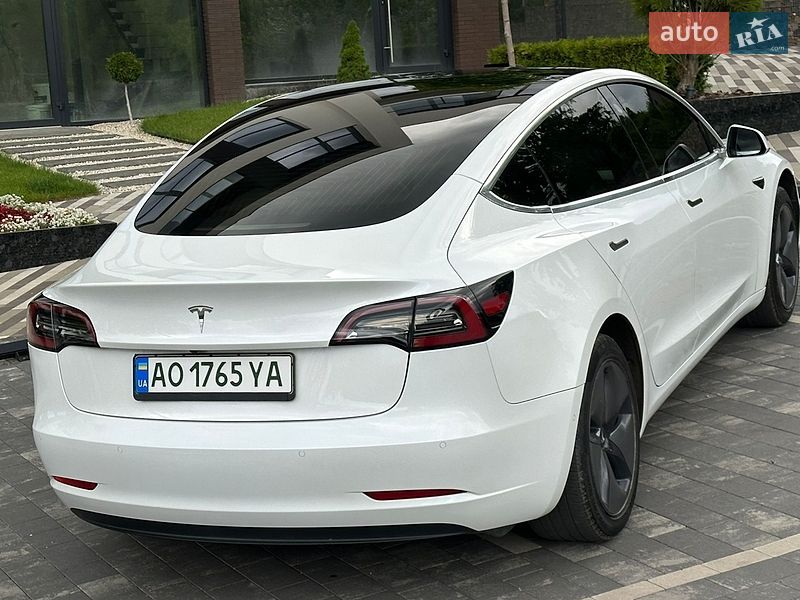 Седан Tesla Model 3 2019 в Ужгороде