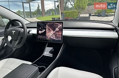 Седан Tesla Model 3 2019 в Ужгороде