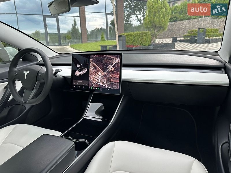 Седан Tesla Model 3 2019 в Ужгороде