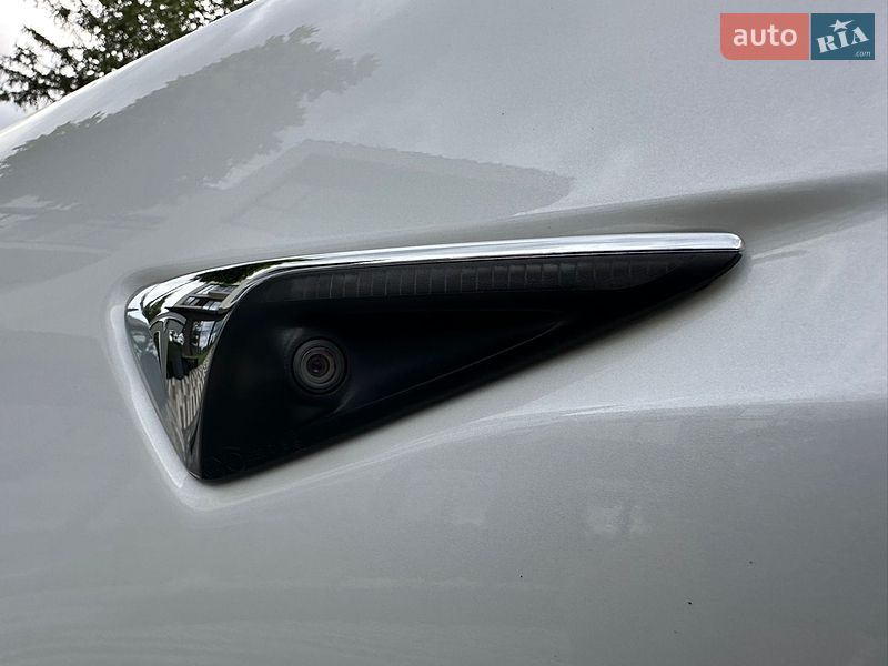 Седан Tesla Model 3 2019 в Ужгороде