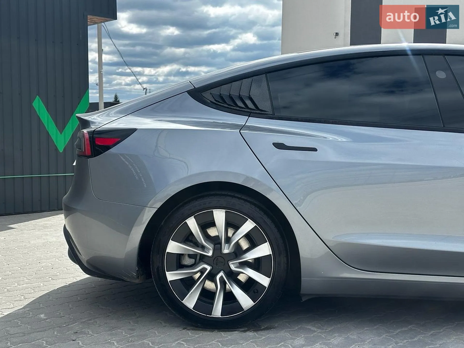 2025 Tesla Model 3 - мініатюра 8