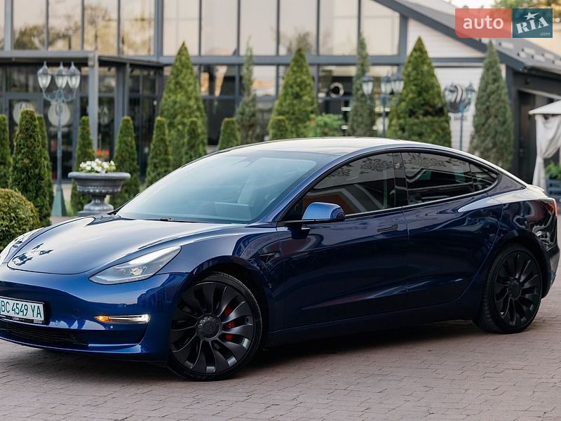 Седан Tesla Model 3 2021 в Стрию
