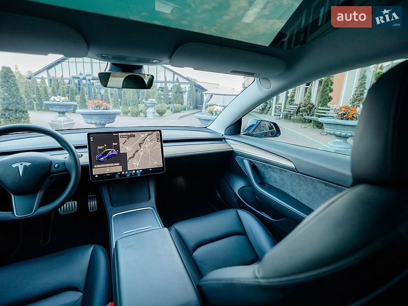 Седан Tesla Model 3 2021 в Стрию